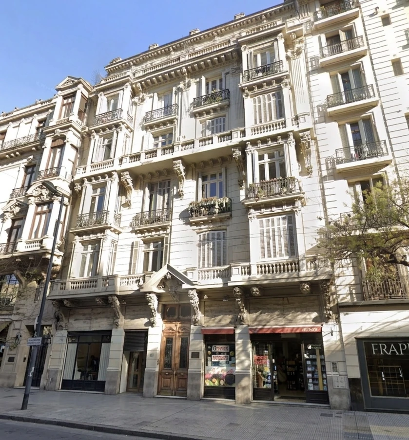 Fachada histórica de Avenida de Mayo