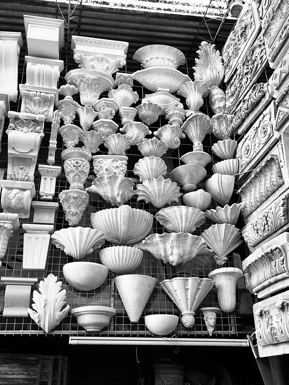 Archivo de ornamentos y molduras en el taller
